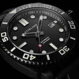 Magennis - Black/White